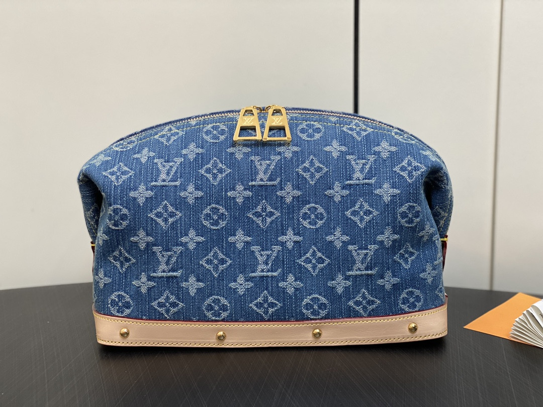 [FREE SHIPPING] Louis Vuitton Pochette Cosmétique PM