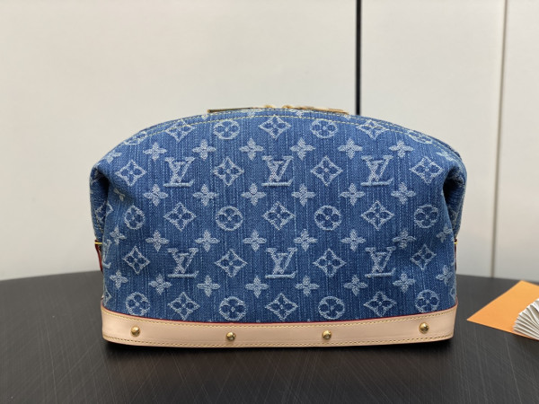 [FREE SHIPPING] Louis Vuitton Pochette Cosmétique PM