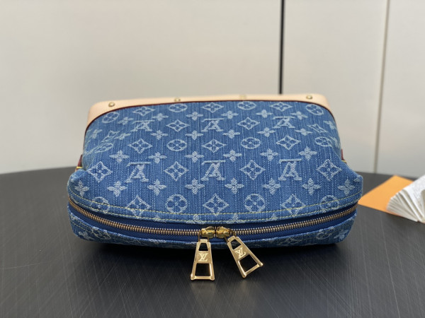 [FREE SHIPPING] Louis Vuitton Pochette Cosmétique PM