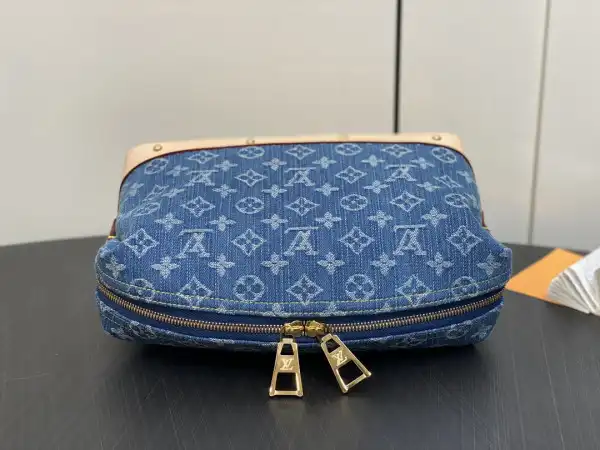 Repladies offers premium fake Louis bags at unbeatable prices. Our products are cheap because we focus on direct sales Louis Vuitton Pochette Cosmétique PM