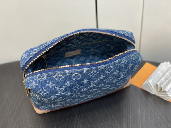 [FREE SHIPPING] Louis Vuitton Pochette Cosmétique PM