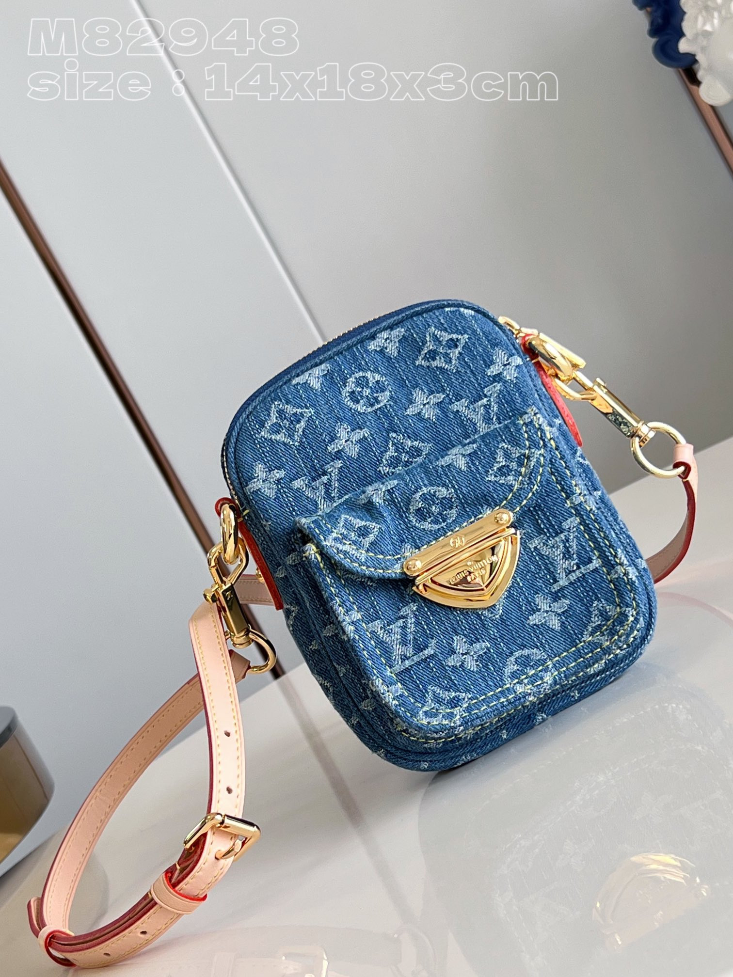 LOUIS VUITTON Fairfax Pochette