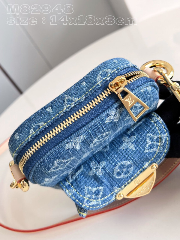 LOUIS VUITTON Fairfax Pochette