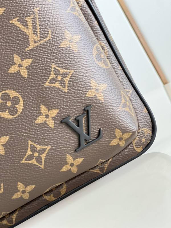 HOT SALE LOUIS VUITTON Avenue Slingbag NM