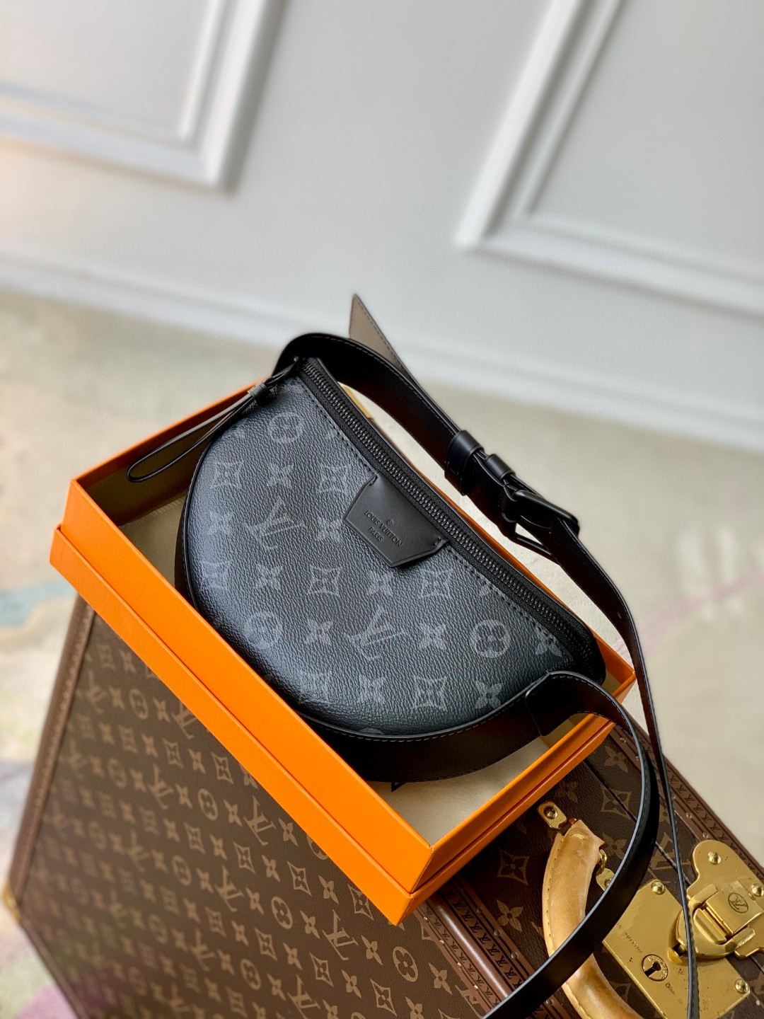 HOT SALE LOUIS VUITTON Moon Crossbody