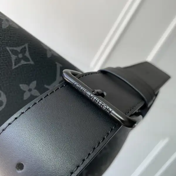 First bag ru LOUIS VUITTON Moon Crossbody