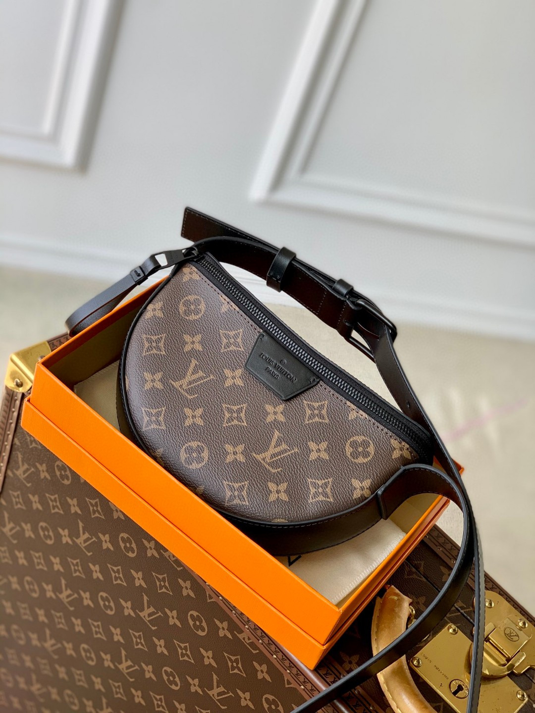 HOT SALE LOUIS VUITTON Moon Crossbody