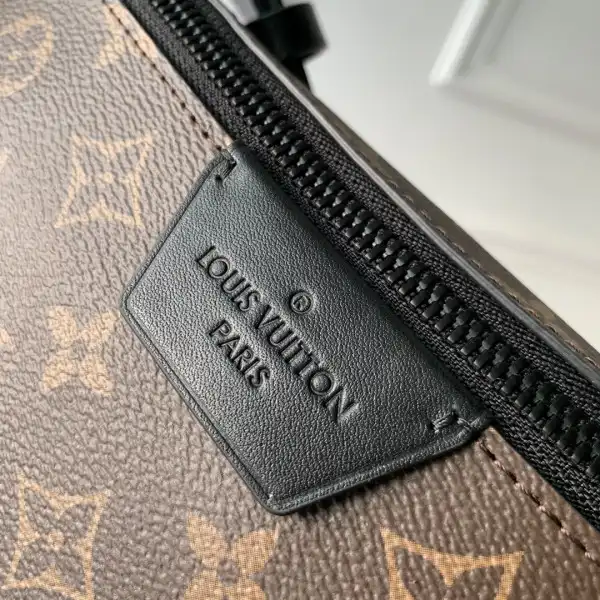 Firstbag Ru LOUIS VUITTON Moon Crossbody