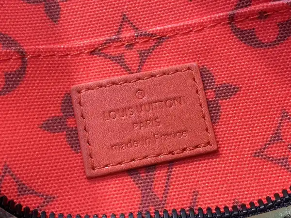 First bag ru LOUIS VUITTON Moon Crossbody