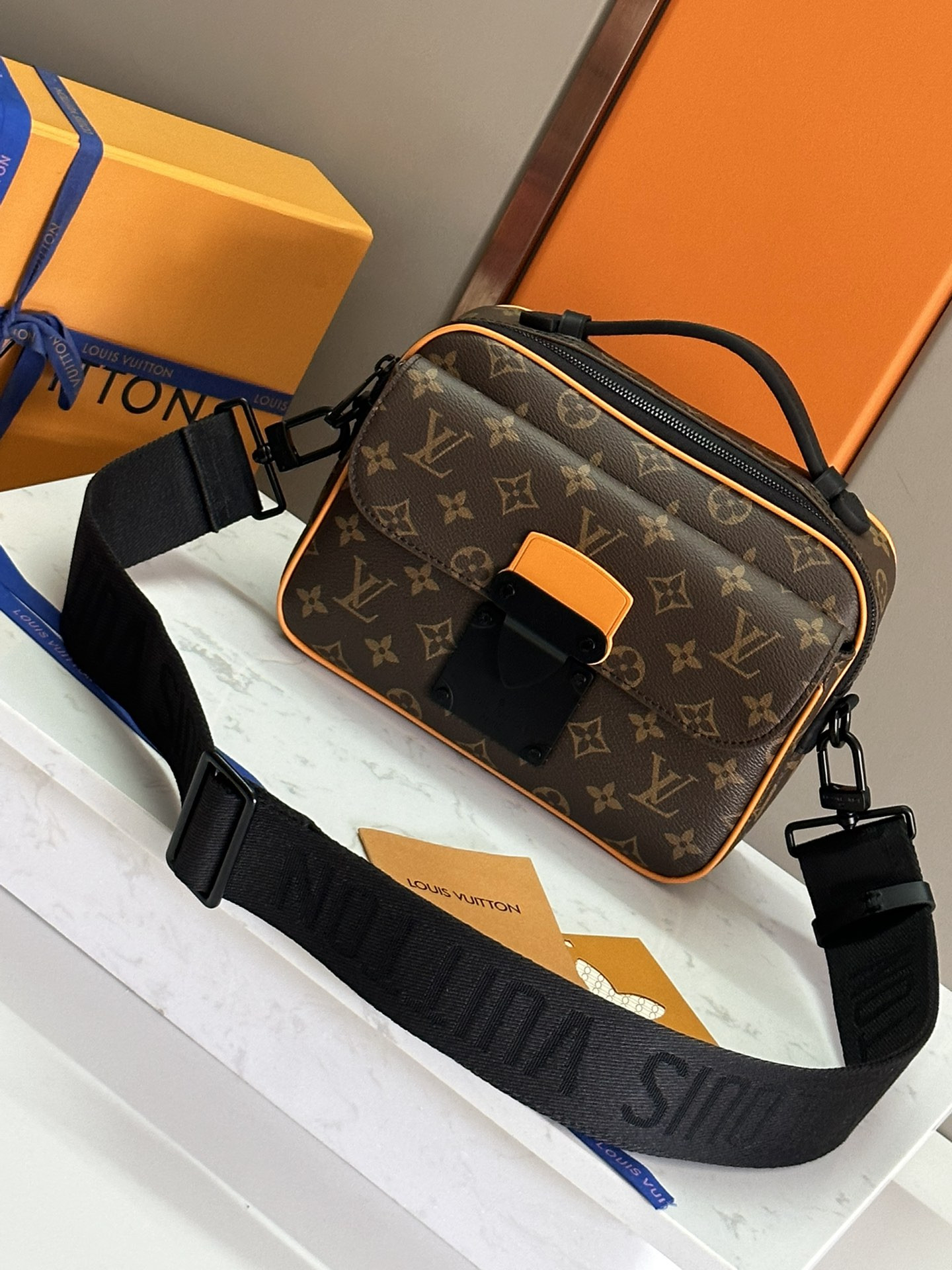 [FREE SHIPPING] LOUIS VUITTON S LOCK MESSENGER