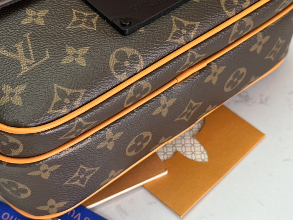 [FREE SHIPPING] LOUIS VUITTON S LOCK MESSENGER