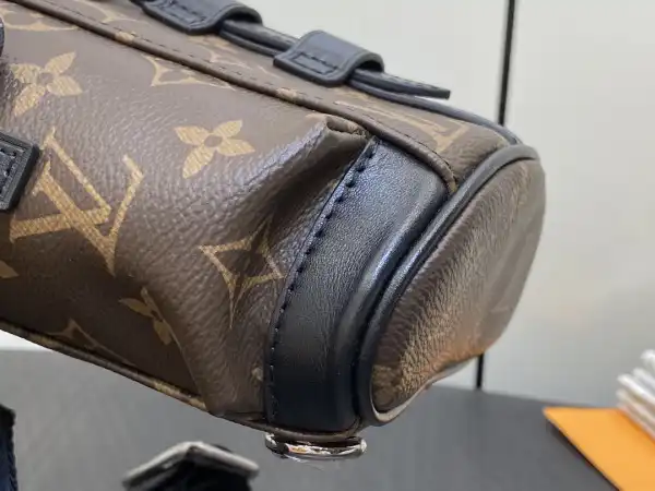 Frstbag ru LOUIS VUITTON Nano Christopher