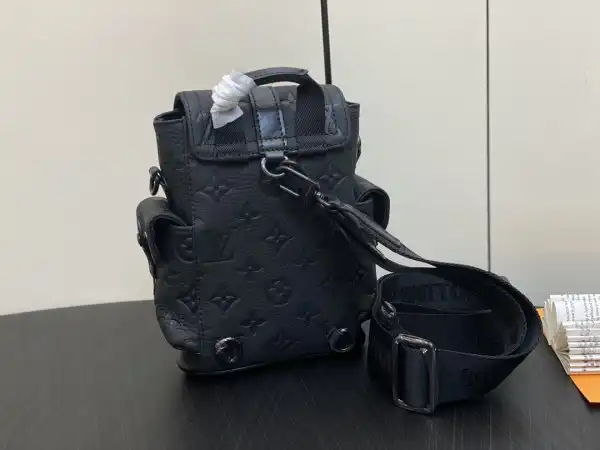 Frstbag ru LOUIS VUITTON Nano Christopher