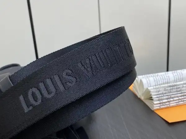 Frstbag ru LOUIS VUITTON Nano Christopher