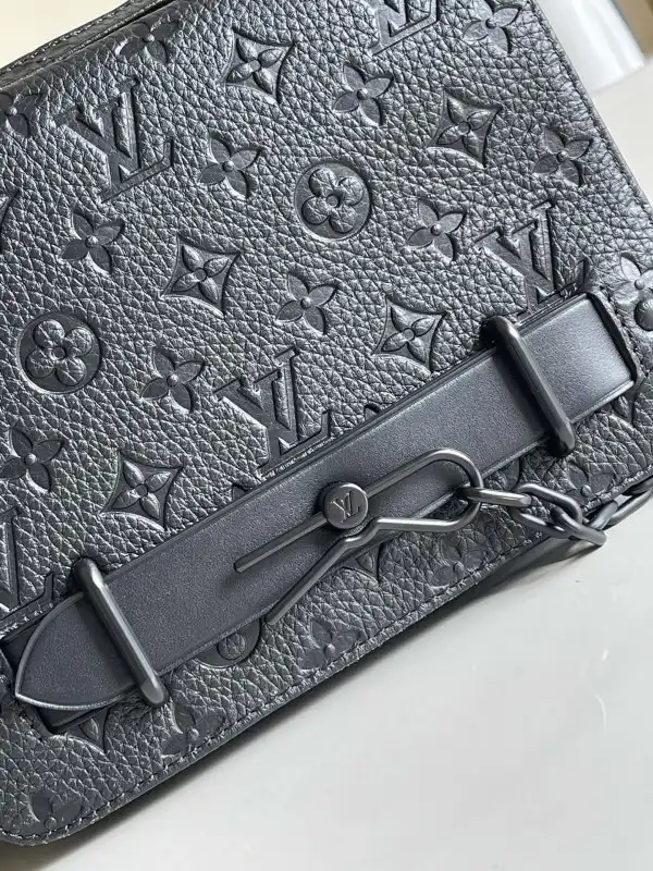 First Bag Ru LOUIS VUITTON Steamer Messenger