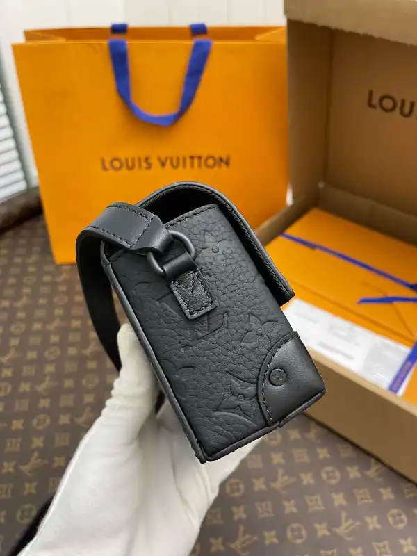 LOUIS VUITTON Steamer Wearable Wallet-18*11*6.5CM