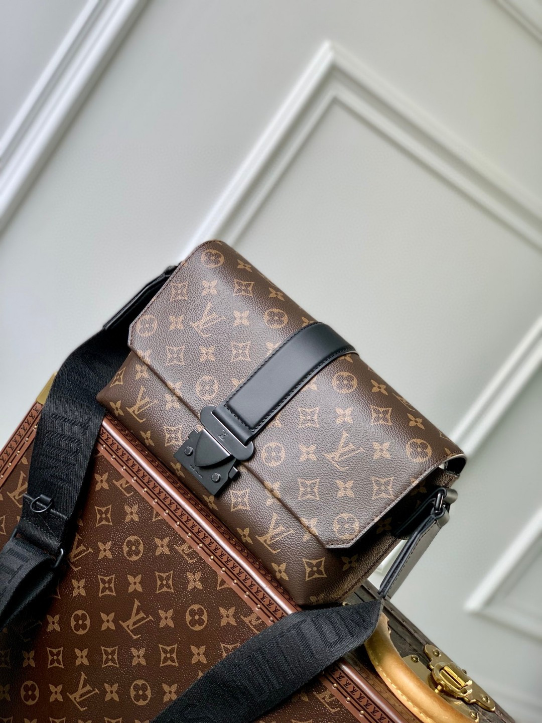 HOT SALE LOUIS VUITTON S-Cape Messenger