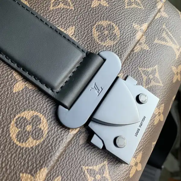 LOUIS VUITTON S-Cape Messenger