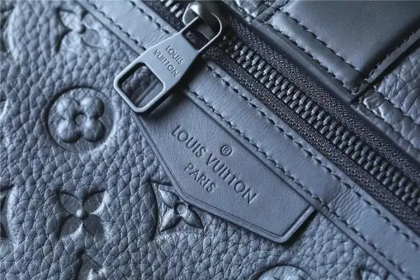 LOUIS VUITTON S-Cape Messenger