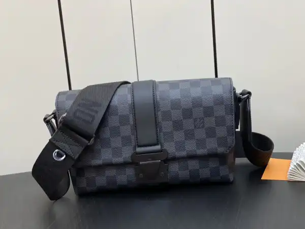 LOUIS VUITTON S-Cape Messenger