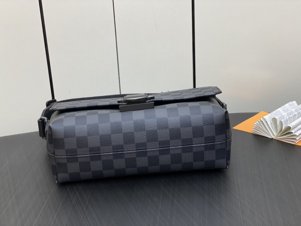 HOT SALE LOUIS VUITTON S-Cape Messenger