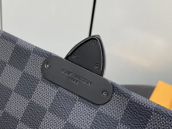 LOUIS VUITTON S-Cape Messenger