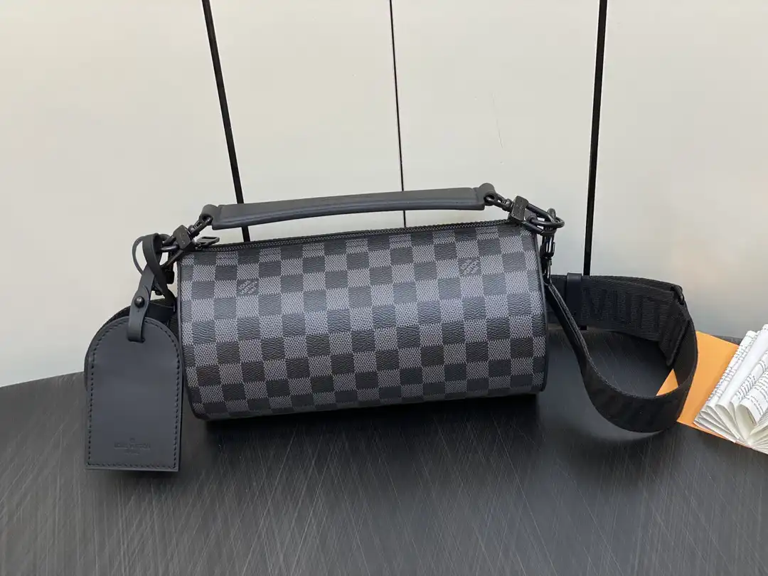 Frstbag ru LOUIS VUITTON Soft Polochon PM