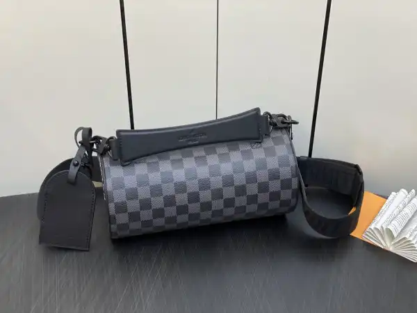 Frstbag ru LOUIS VUITTON Soft Polochon PM