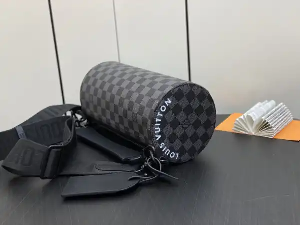 Frstbag ru LOUIS VUITTON Soft Polochon PM