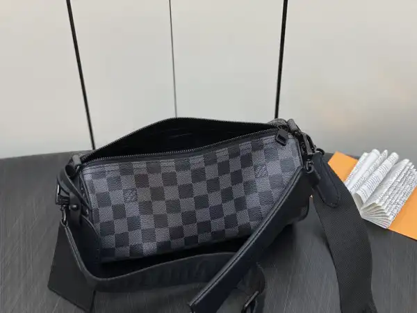 Firstbag Ru LOUIS VUITTON Soft Polochon PM