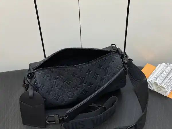 Aaa replica ru LOUIS VUITTON Soft Polochon PM