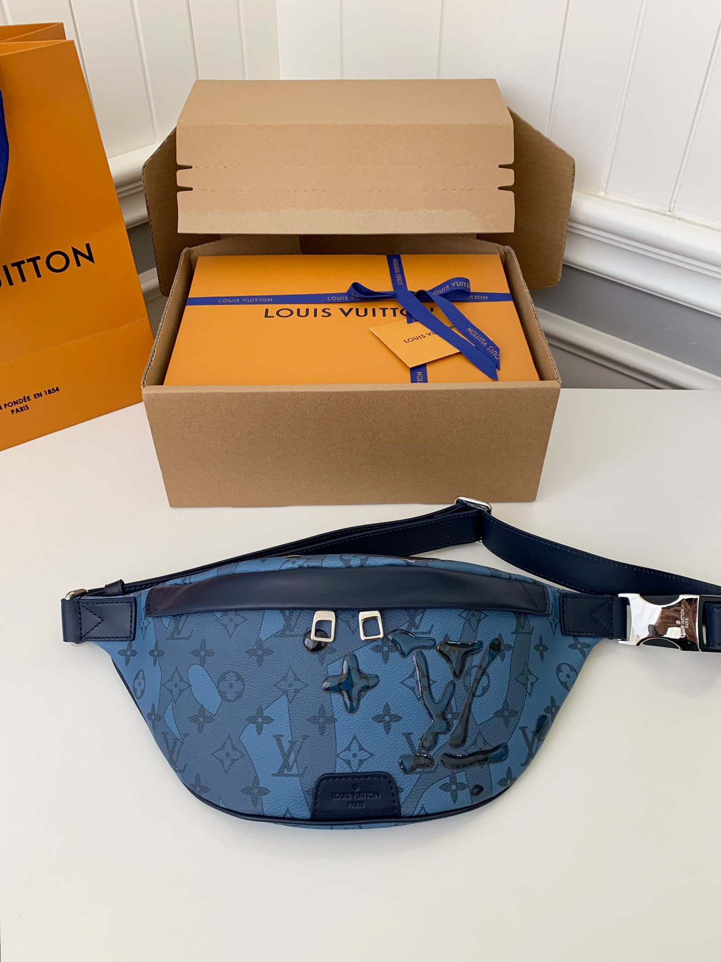 HOT SALE LOUIS VUITTON DISCOVERY BUMBAG