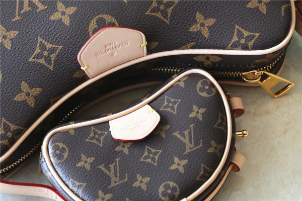 HOT SALE LOUIS VUITTON Croissant MM