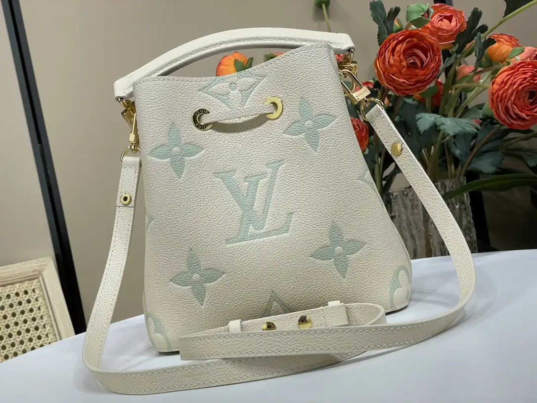 LOUIS VUITTON NÉONOÉ BB