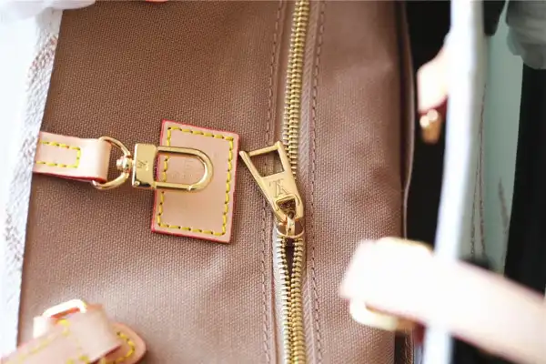 LOUIS VUITTON ONTHEGO MM