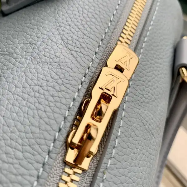 Repladies offers premium fake Louis bags at unbeatable prices. Our products are cheap because we focus on direct sales LOUIS VUITTON SPEEDY BANDOULIÈRE 20