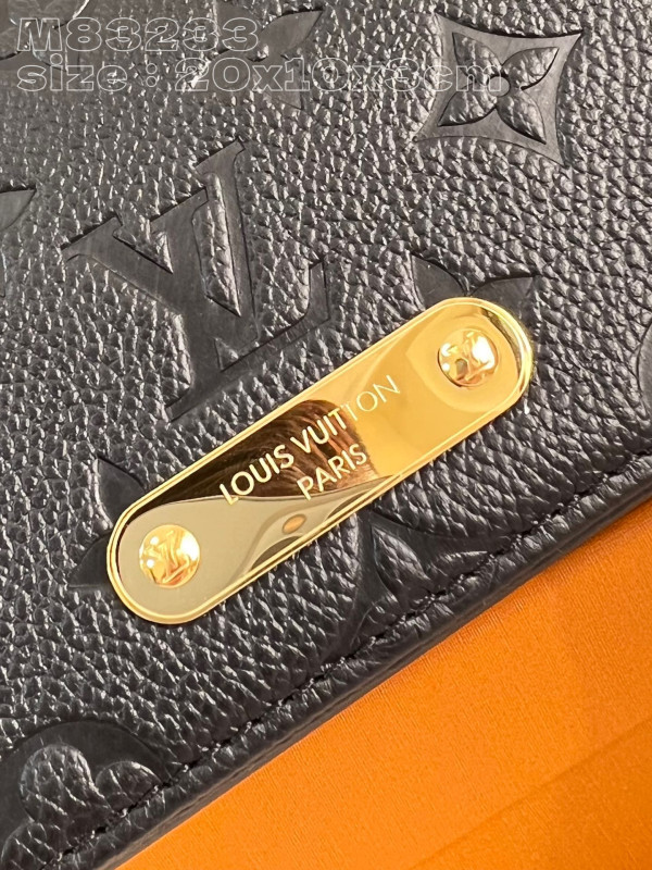 HOT SALE LOUIS VUITTON Wallet On Chain Lily