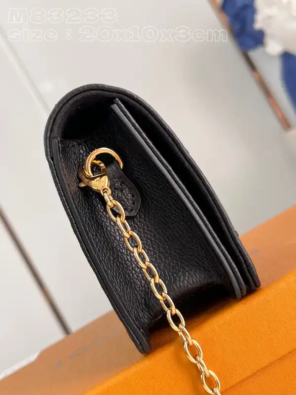 LOUIS VUITTON Wallet On Chain Lily