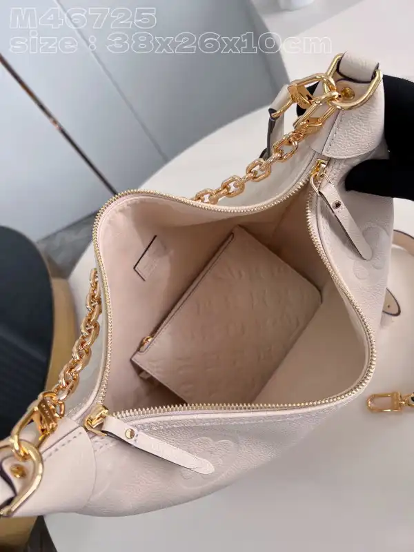 First bag ru LOUIS VUITTON LOOP HOBO