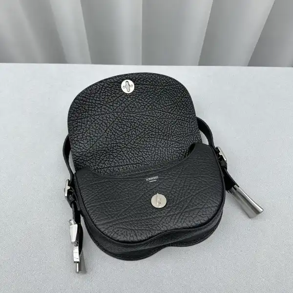 Yupoo bagsoffer BURBERRY Chess Satchel