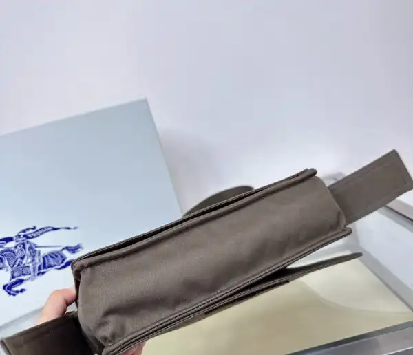 First bag ru BURBERRY Trench Crossbody Bag