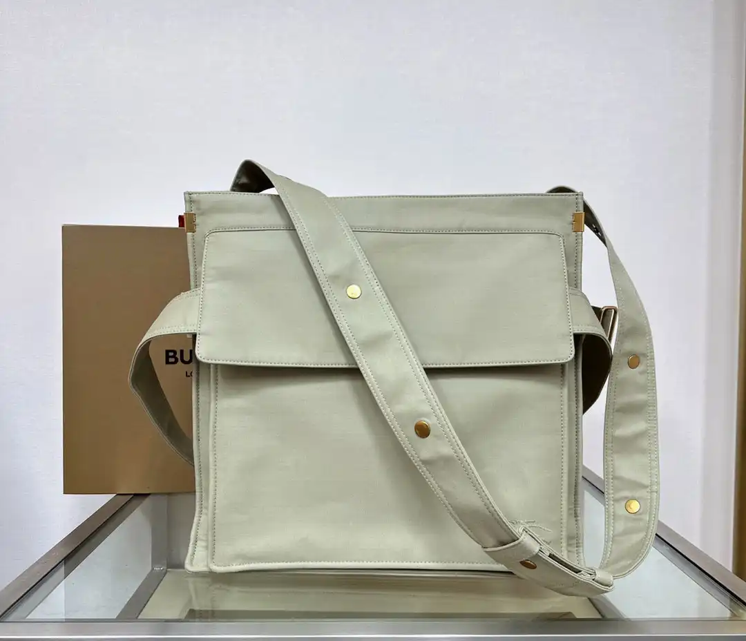 First bag ru BURBERRY Trench Tote