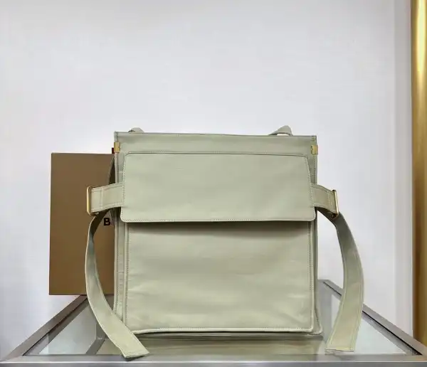 Firstbag Ru BURBERRY Trench Tote