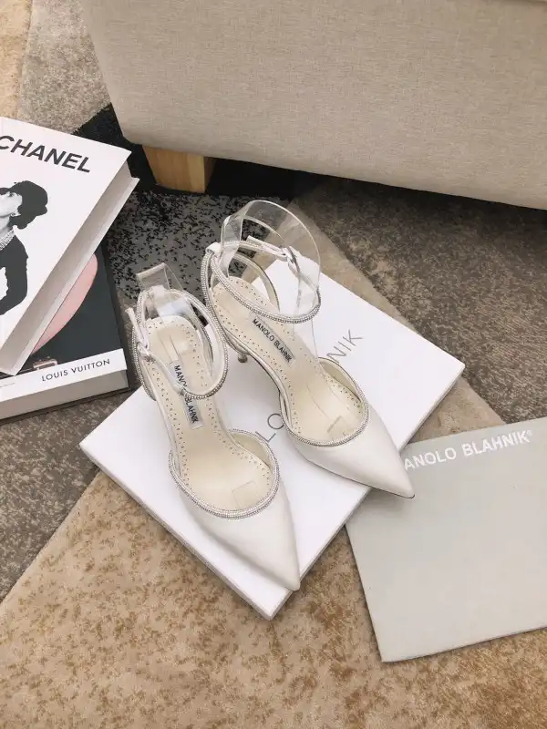 MANOLO BLAHNNIK PUMPS