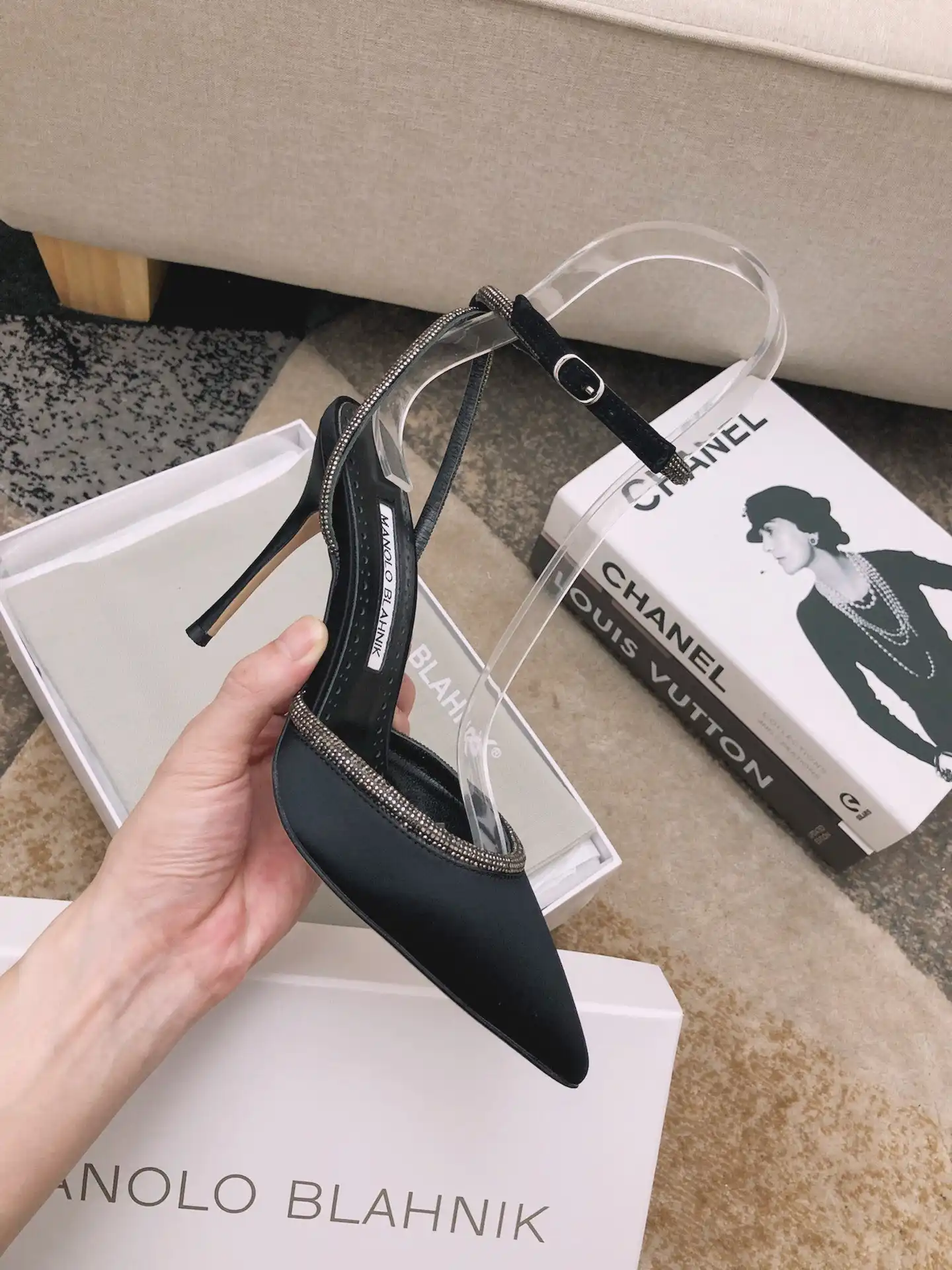 MANOLO BLAHNNIK PUMPS