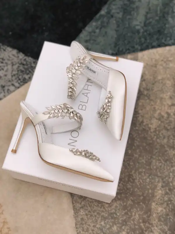 MANOLO BLAHNNIK SANDALS