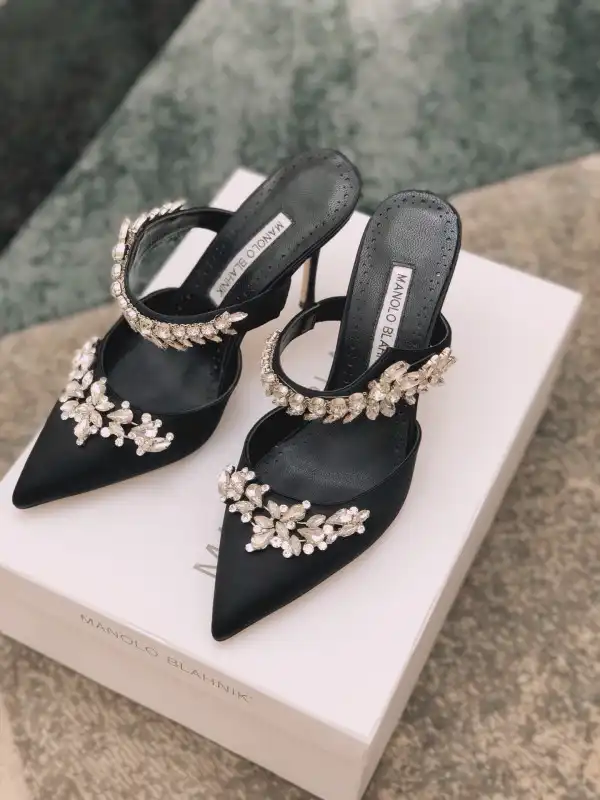 MANOLO BLAHNNIK SANDALS