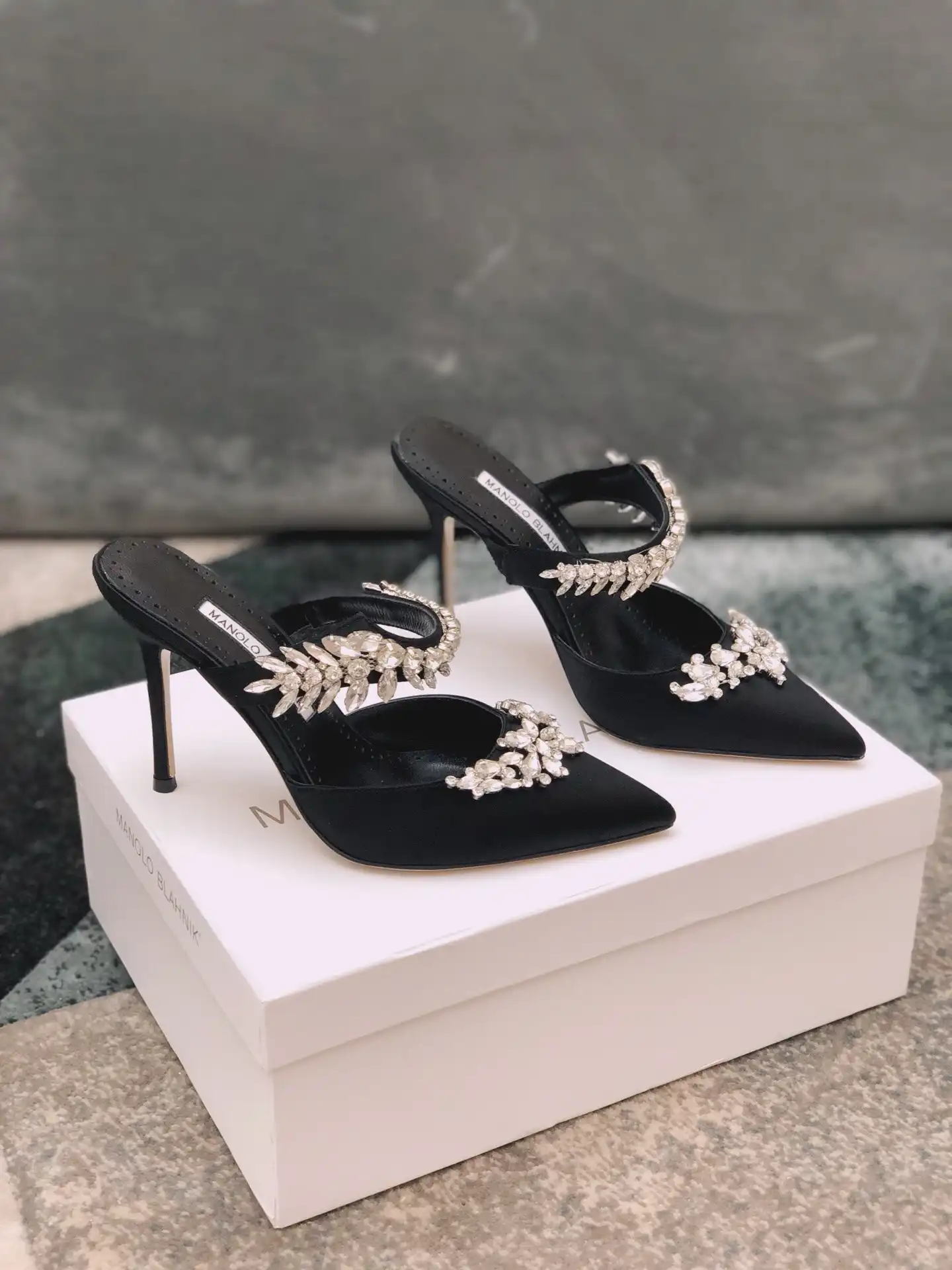 MANOLO BLAHNNIK SANDALS