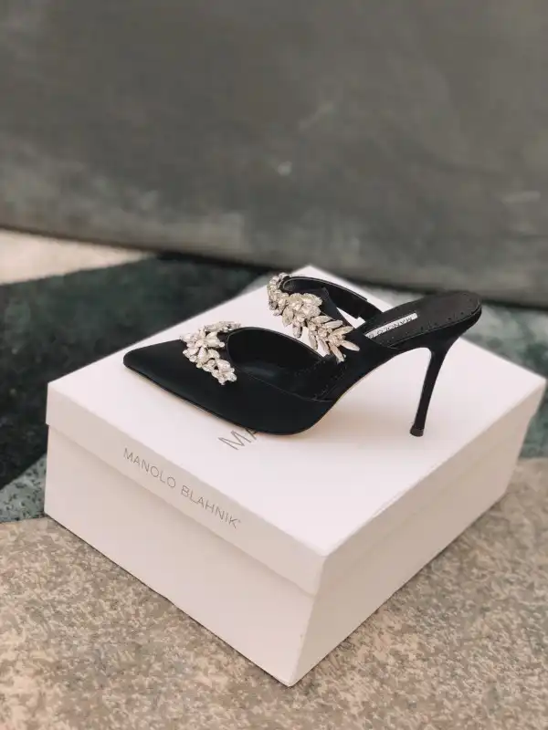 MANOLO BLAHNNIK SANDALS