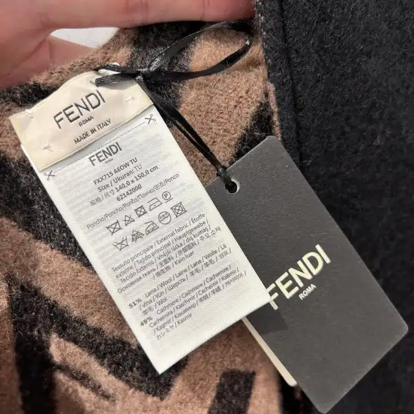 Yupoo bagsoffer Fendi Poncho